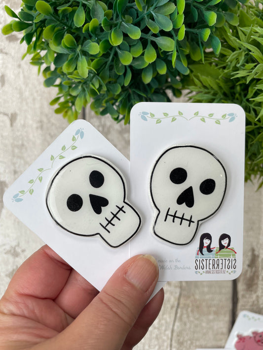 Seconds – “Skully” Cute Skull Pin Badge, Gothic Halloween Accessory, Quirky Indie Pin (New 2025 Design)